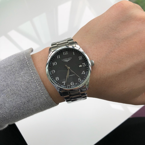 ブランド時計側面デザイン